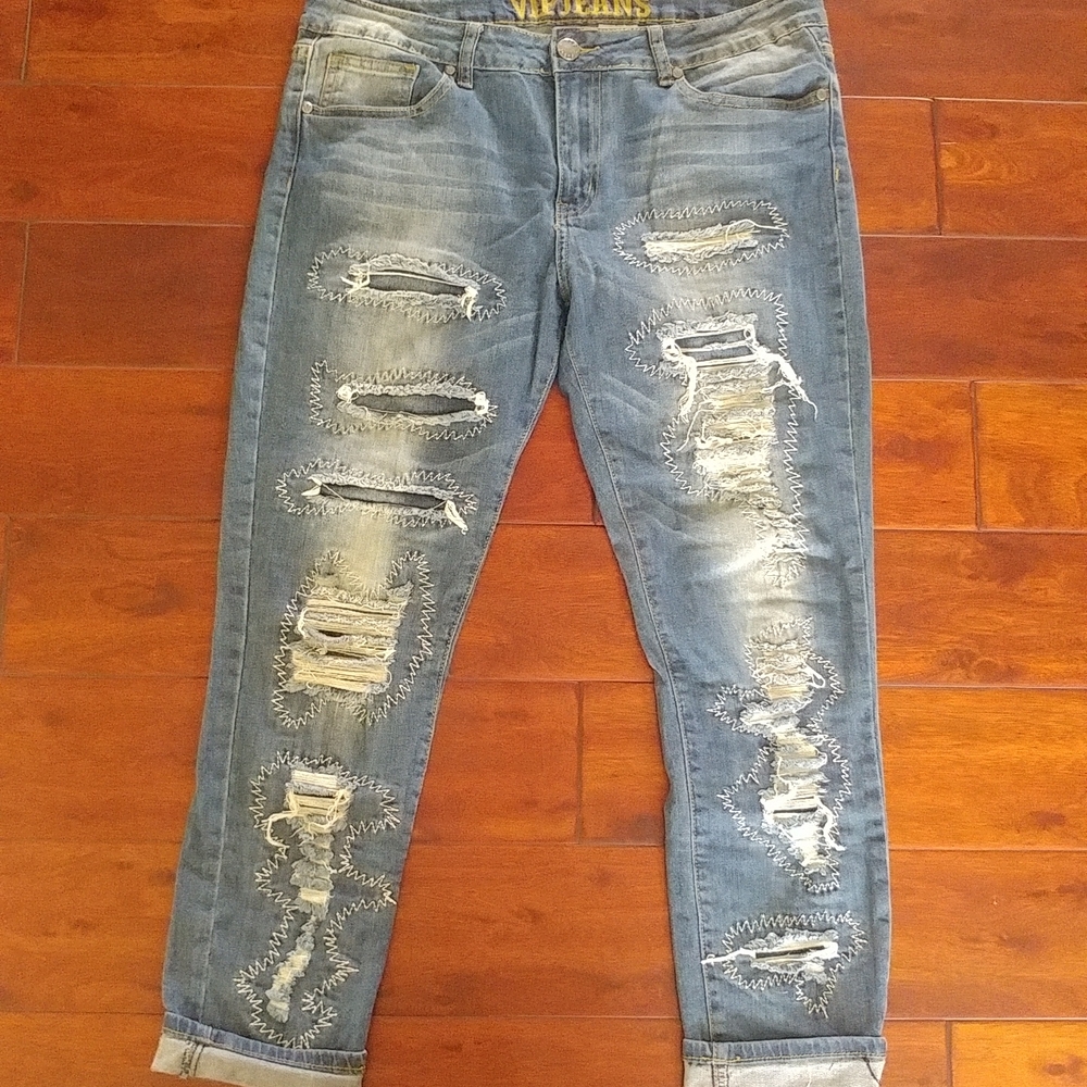 DESTRUCTED JEANS